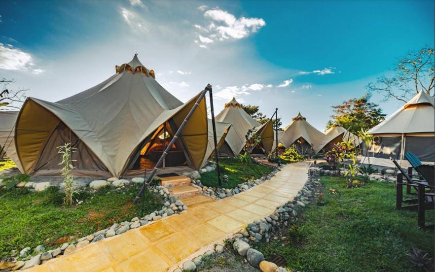 Holos Retreat Center: The Entire Ridge Basecamp Baru Экстерьер фото